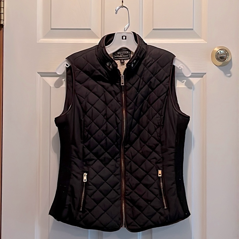 C’Esttoi black creme-lined vest. Size S.